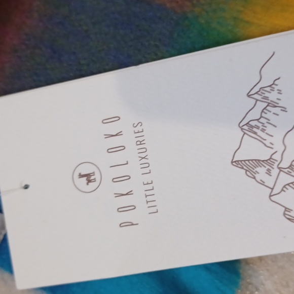 NWT Pokoloko Eye-catching Multi-Colored Check Seamless Scarf - Picture 2 of 9